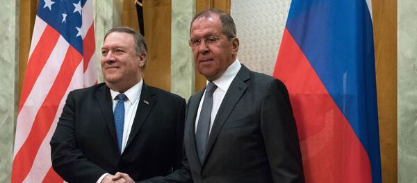 El secretario de Estado de EEUU, Mike Pompeo, y el ministro ruso de Exteriores, Serguéi Lavrov - Sputnik Mundo