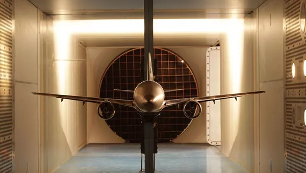 El UAC MS-21 es un proyecto de avión de pasajeros bimotor de corto y medio alcance. En el túnel aerodinámico transónico se pone a prueba. - Sputnik Mundo