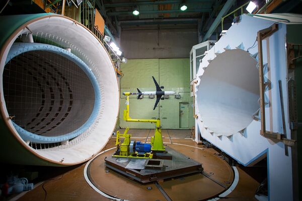 Túneles de aire y condiciones extremas: aquí es donde los aviones aprenden a volar (fotos) Túneles de aire y condiciones extremas: aquí es donde los aviones aprenden a volar (fotos) - Sputnik Mundo