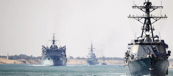 El grupo de combate del USS Abraham Lincoln atraviesa el canal de Suez - Sputnik Mundo
