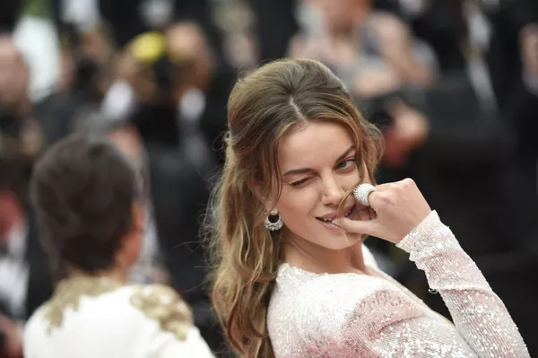 Caras conocidas y mucho glamur en la inauguración del Festival de Cannes Caras conocidas y mucho glamur en la inauguración del Festival de Cannes - Sputnik Mundo