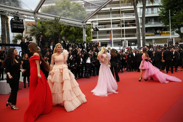 Caras conocidas y mucho glamur en la inauguración del Festival de Cannes Caras conocidas y mucho glamur en la inauguración del Festival de Cannes - Sputnik Mundo