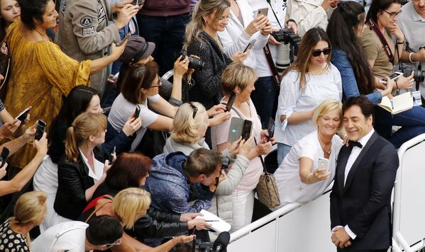 Caras conocidas y mucho glamur en la inauguración del Festival de Cannes - Sputnik Mundo