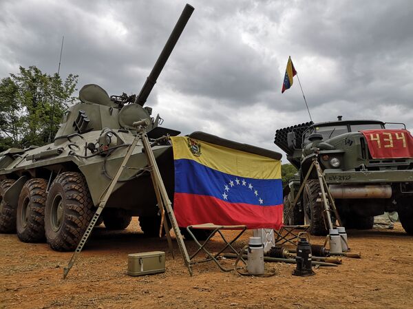 Los blindados en el campamento de la Academia Militar Bolivariana de Venezuela Los blindados en el campamento de la Academia Militar Bolivariana de Venezuela - Sputnik Mundo