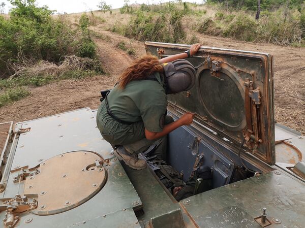 La sargento primero Ivonne Peralta - Sputnik Mundo