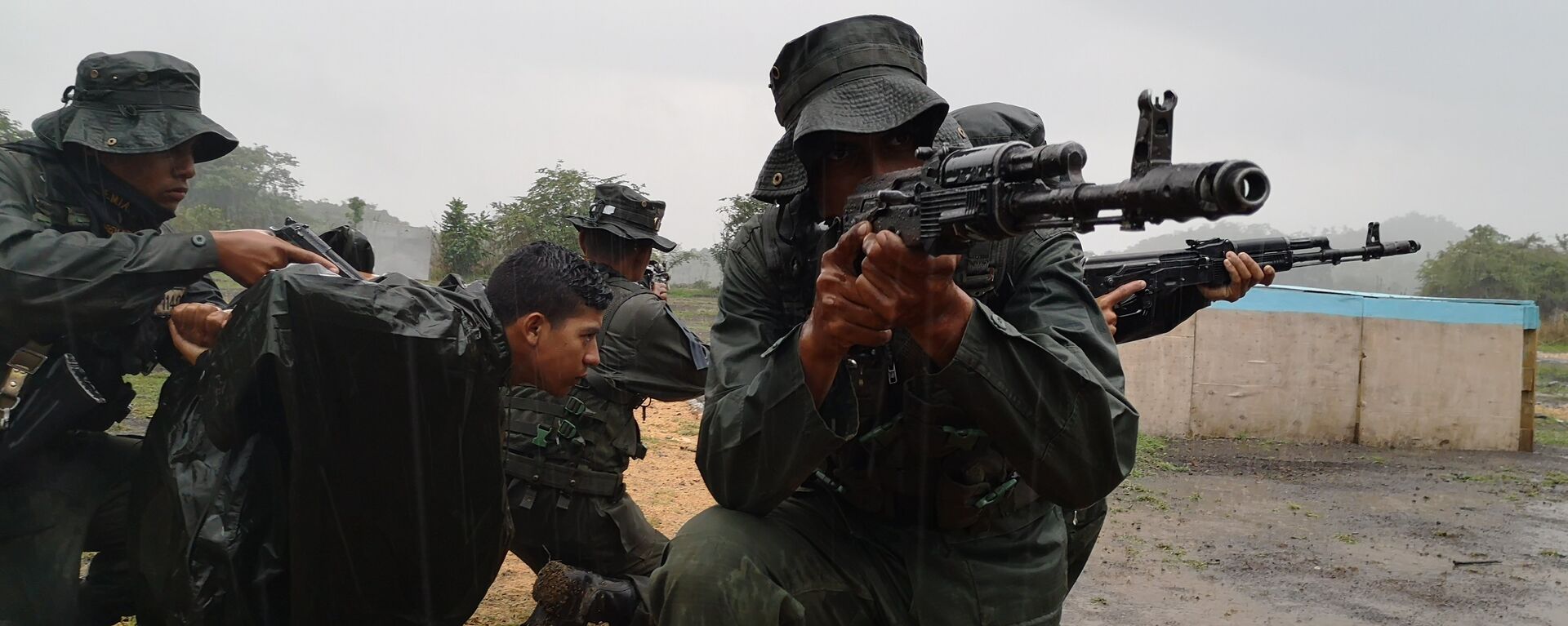 Cadetes de la Academia de la Guardia Nacional Bolivariana, en la cancha de combate en áreas construidas - Sputnik Mundo, 1920, 09.07.2021