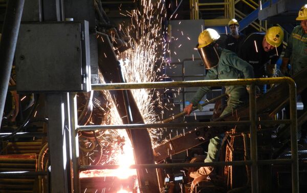 Así trabajan el metal - Sputnik Mundo