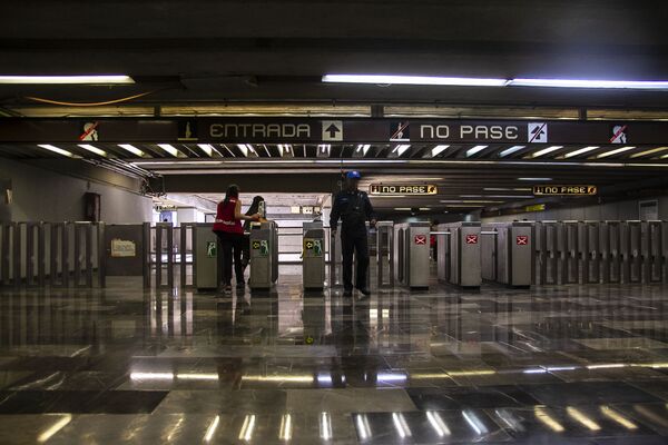 Así es la vida de las miles de personas en situación de calle de la capital de México (fotos) - Sputnik Mundo