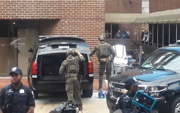 EEUU arresta a activistas en la Embajada venezolana en Washington EEUU arresta a activistas en la Embajada venezolana en Washington - Sputnik Mundo