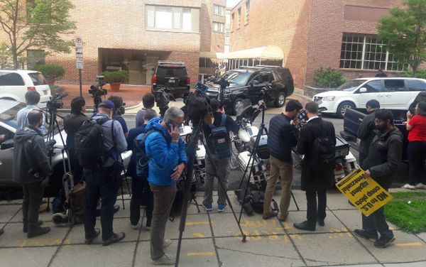 EEUU arresta a activistas en la Embajada venezolana en Washington EEUU arresta a activistas en la Embajada venezolana en Washington - Sputnik Mundo