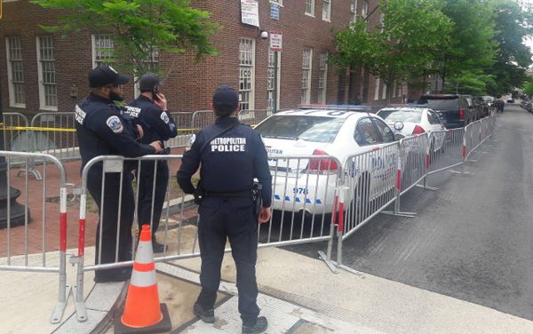 EEUU arresta a activistas en la Embajada venezolana en Washington EEUU arresta a activistas en la Embajada venezolana en Washington - Sputnik Mundo