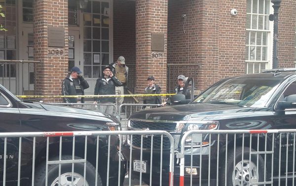 EEUU arresta a activistas en la Embajada venezolana en Washington EEUU arresta a activistas en la Embajada venezolana en Washington - Sputnik Mundo