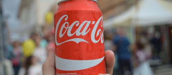 Una lata de Coca-Cola - Sputnik Mundo