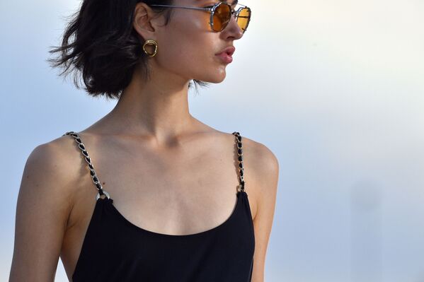 Desde trajes de baño hasta escotes: la Semana de la Moda de Australia, en imágenes - Sputnik Mundo