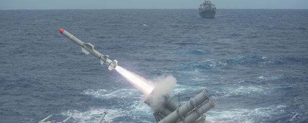 Lanzamiento de un misil antibuque, imagen referencial - Sputnik Mundo