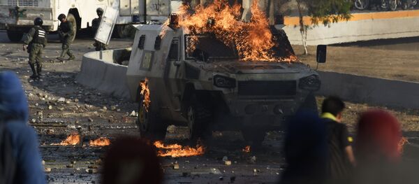Disturbios en Venezuela el 30 de abril de 2019, el día que el opositor Juan Guaidó lideró la escaramuza contra el presidente Nicolás Maduro en el marco de la llamada 'Operación Libertad' - Sputnik Mundo
