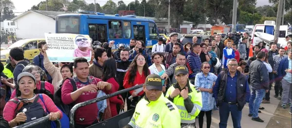 Situación cerca de la cárcel de La Picota Situación cerca de la cárcel de La Picota - Sputnik Mundo