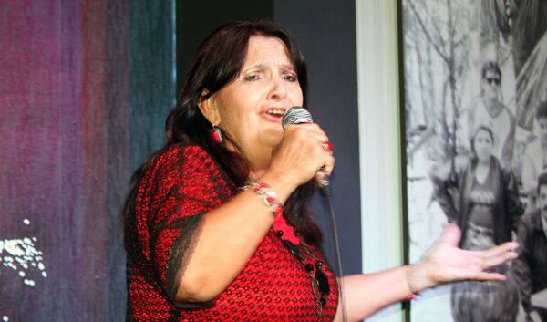 Olga Inerarity, una rusa que canta boleros en Cuba - Sputnik Mundo