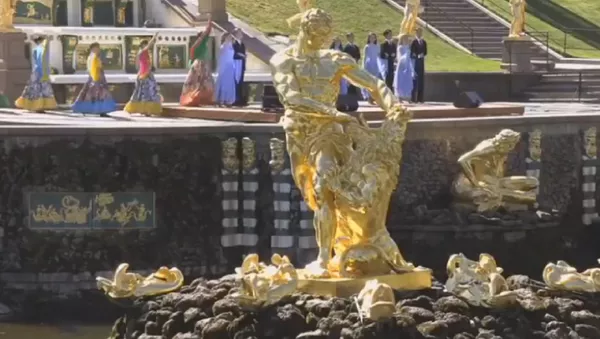 El deslumbrante espectáculo de las fuentes del Palacio de Peterhof