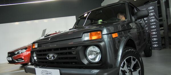 Un auto Lada 4х4  - Sputnik Mundo