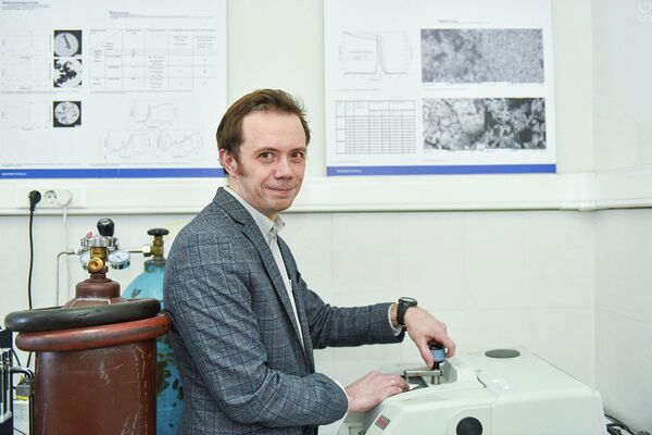 Dmitri Murátov, funcionario del Departamento de Nanosistemas Funcionales y Materiales de Altas Temperaturas de la NUST MISIS Dmitri Murátov, funcionario del Departamento de Nanosistemas Funcionales y Materiales de Altas Temperaturas de la NUST MISIS - Sputnik Mundo