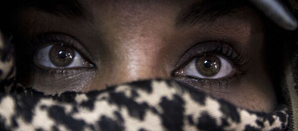 Torreón, Coahuila: Claudia Soto busca a su esposo Isaías Uribe Hernández desaparecido por el Ejército mexicano el 5 de abril de 2009 en Torreón - Sputnik Mundo