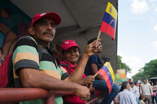 Chavismo se moviliza para conmemorar un año de la reelección de Maduro en Venezuela (fotos) - Sputnik Mundo
