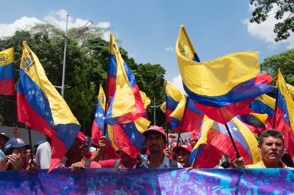 Chavismo se moviliza para conmemorar un año de la reelección de Maduro en Venezuela (fotos) - Sputnik Mundo