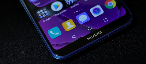 Un teléfono inteligente de Huawei - Sputnik Mundo