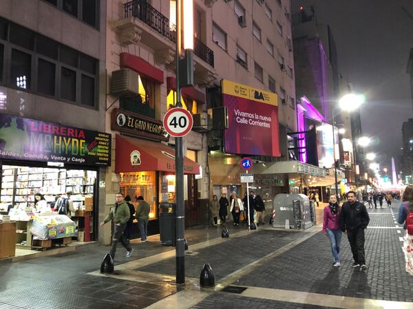 La calle que nunca duerme: la turística Avenida Corrientes de Buenos Aires se renueva La calle que nunca duerme: la turística Avenida Corrientes de Buenos Aires se renueva - Sputnik Mundo
