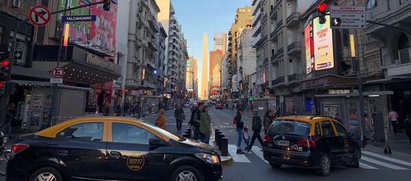 El Obelisco de Buenos Aires es uno de los hitos que engalanan a la avenida Corrientes - Sputnik Mundo