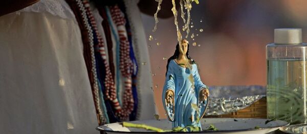 Esfigie de Iemanjá durante un culto de la religión candomblé en Salvador de Bahía, Brasil - Sputnik Mundo