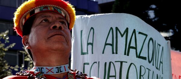 Indígena víctima del daño ambiental causado en la Amazonia ecuatoriana por Texaco (Chevron) - Sputnik Mundo