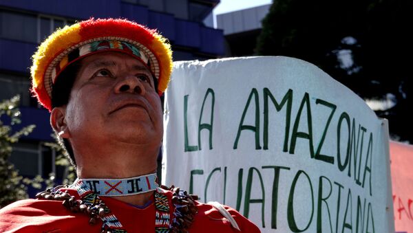 Indígena víctima del daño ambiental causado en la Amazonia ecuatoriana por Texaco (Chevron) - Sputnik Mundo