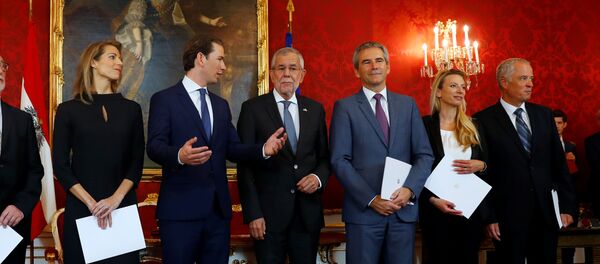 Ceremonia de juramento del Gobierno de transición en Austria Ceremonia de juramento del Gobierno de transición en Austria - Sputnik Mundo