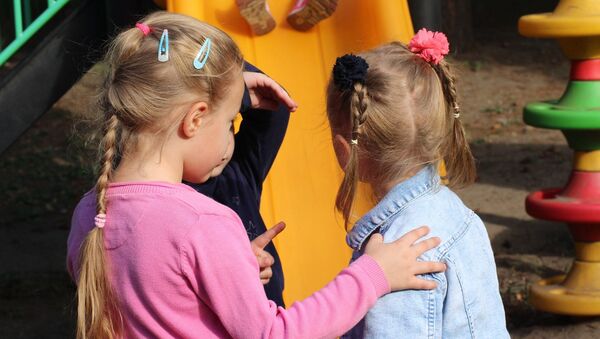 Niñas hablando - Sputnik Mundo