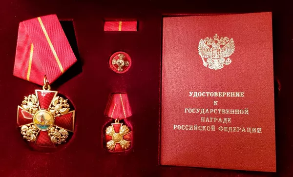 Putin galardona a la directora de Sputnik con una orden imperial Putin galardona a la directora de Sputnik con una orden imperial - Sputnik Mundo