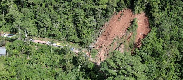 Un deslizamiento de tierra causado por un terremoto en Yurimaguas, Perú - Sputnik Mundo