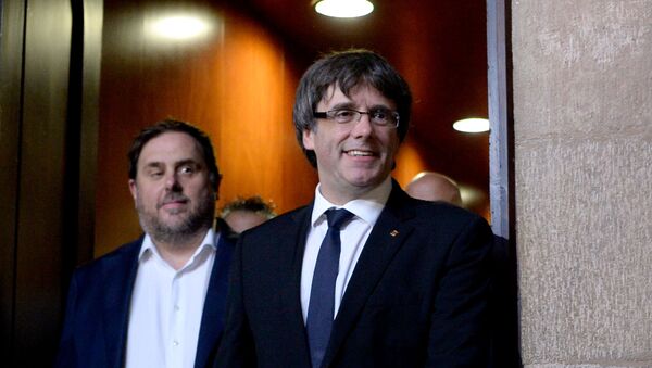 Exdirigentes catalanes Oriol Junqueras y Carles Puigdemont  - Sputnik Mundo