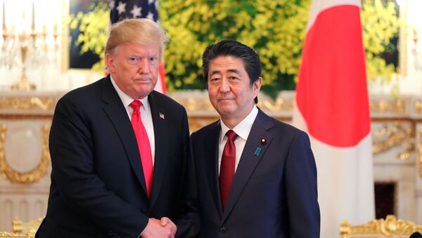 Donald Trump, presidente de EEUU, y Shinzo Abe, primer ministro de Japón - Sputnik Mundo