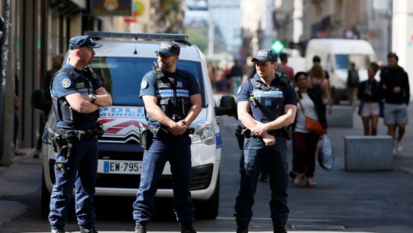 La policía en Lyon, Francia La policía en Lyon, Francia - Sputnik Mundo