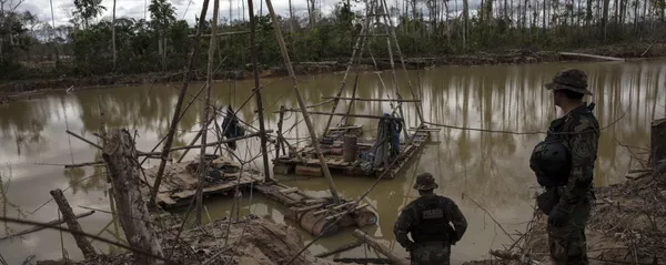 El agua contaminada cerca de la minería de oro en Perú El agua contaminada cerca de la minería de oro en Perú - Sputnik Mundo