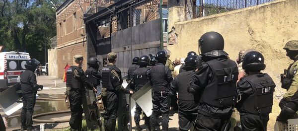 Policía de Ucrania cerca de la prisión en Odesa - Sputnik Mundo