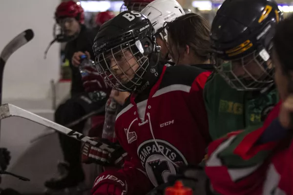 Jugadora que aspira a ser parte de la selección mexicana femenina sub 18 de hockey sobre hielo, durante su práctica Jugadora que aspira a ser parte de la selección mexicana femenina sub 18 de hockey sobre hielo, durante su práctica - Sputnik Mundo