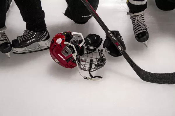Jugadoras que aspiran integrar la selección mexicana femenina sub 18 de hockey sobre hielo, al terminar su práctica Jugadoras que aspiran integrar la selección mexicana femenina sub 18 de hockey sobre hielo, al terminar su práctica - Sputnik Mundo