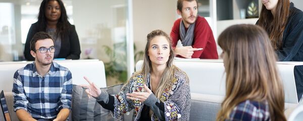 Empleados de una oficina (imagen referencial) - Sputnik Mundo