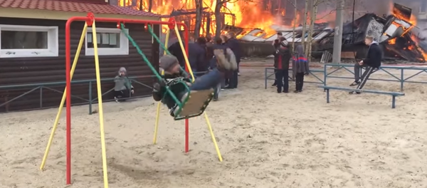 ¿Fuego? ¿Qué fuego?, el niño ruso que se hizo símbolo de la impasibilidad - Sputnik Mundo