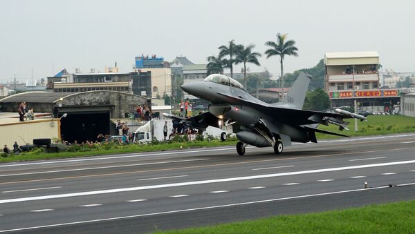 Avión de combate F-16 V de la Fuerza Aérea de Taiwán - Sputnik Mundo