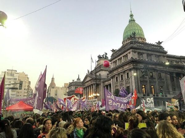 El Congreso argentino se volvió a pintar de verde - Sputnik Mundo