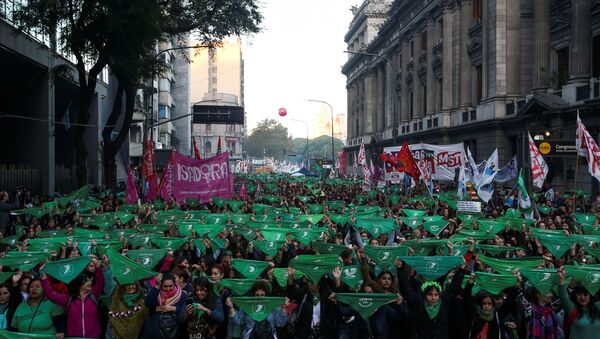 Apoyo a la presentación por octava vez del proyecto de legalización del aborto en Argentina - Sputnik Mundo